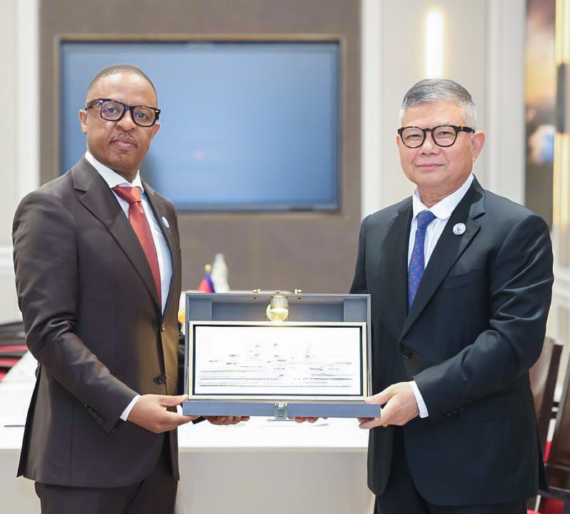 RIB_Rw's tweet photo. @P_Kabanda On the margins of this conference, RIB Secretary General also met Chhay Sinarith, Senior Minister &amp; Head of the Secretariat of the Commission on Combating Online Scams, to discuss strengthening bilateral cooperation. https://t.co/2p55m3VLIn
