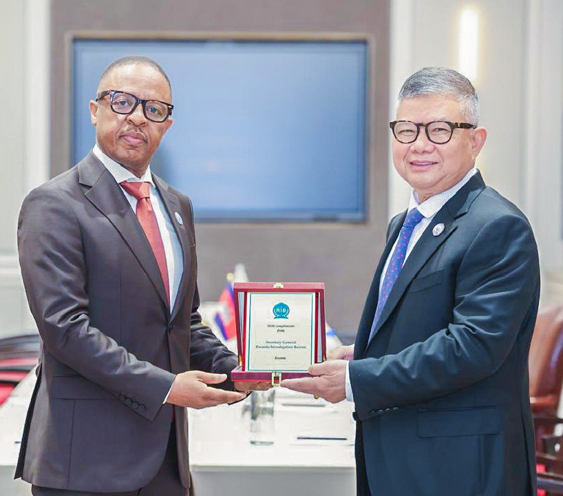 RIB_Rw's tweet photo. @P_Kabanda On the margins of this conference, RIB Secretary General also met Chhay Sinarith, Senior Minister &amp; Head of the Secretariat of the Commission on Combating Online Scams, to discuss strengthening bilateral cooperation. https://t.co/2p55m3VLIn