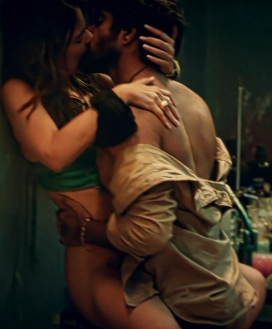 CineVerseHQ_'s tweet photo. Radhika in Saas, Bahu Aur Flamingo
#LustStories3 #RadhikaApte #radhikamadan #netflix https://t.co/f1AG7WYL7W