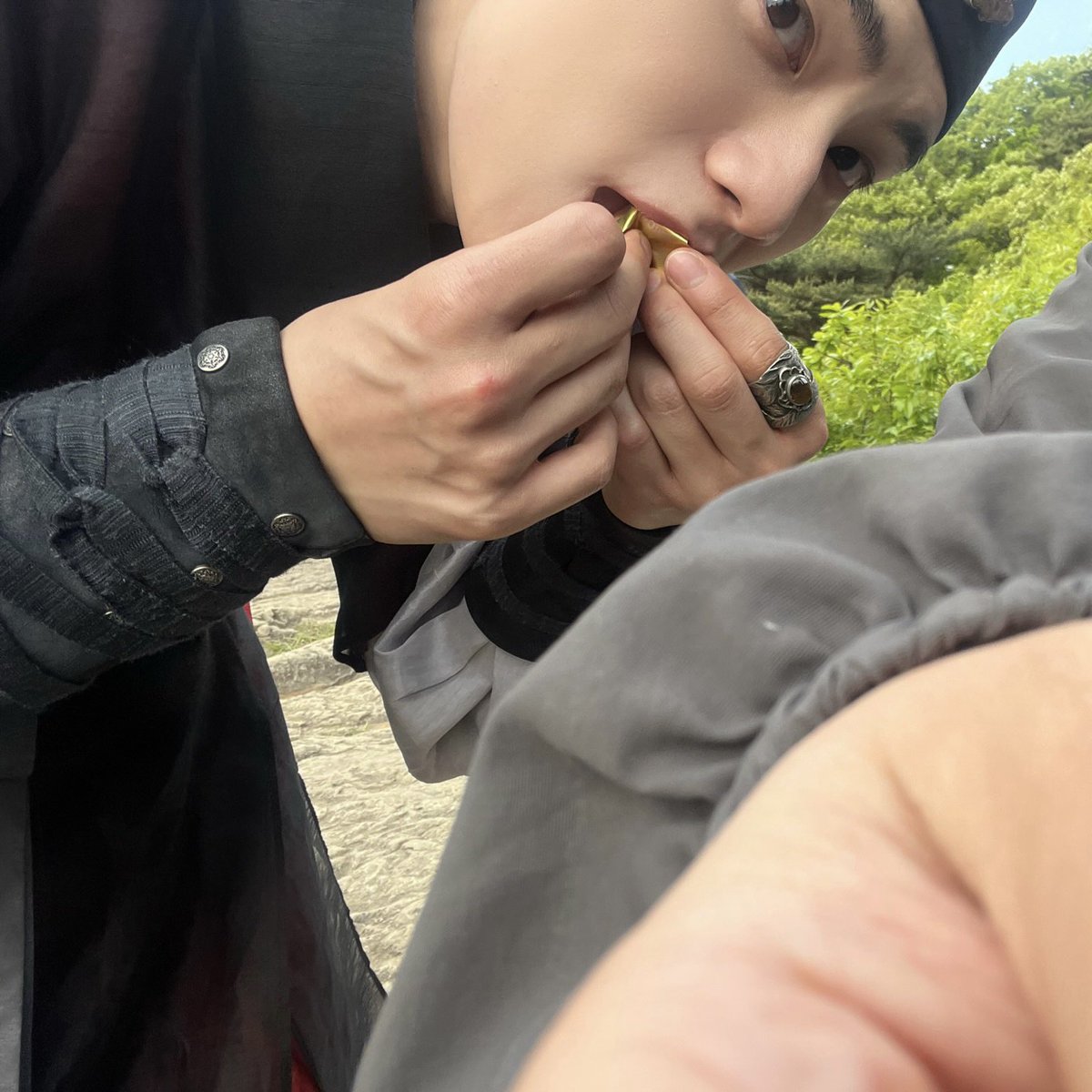 Chaemrn's tweet photo. Yi Heon and his endless randomness. https://t.co/2LrpadGF6A