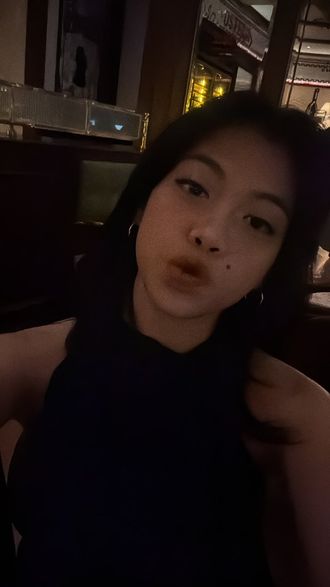 dd0ngsaeng's tweet photo. lovin yesterday’s look💋 https://t.co/thReYMNhWl