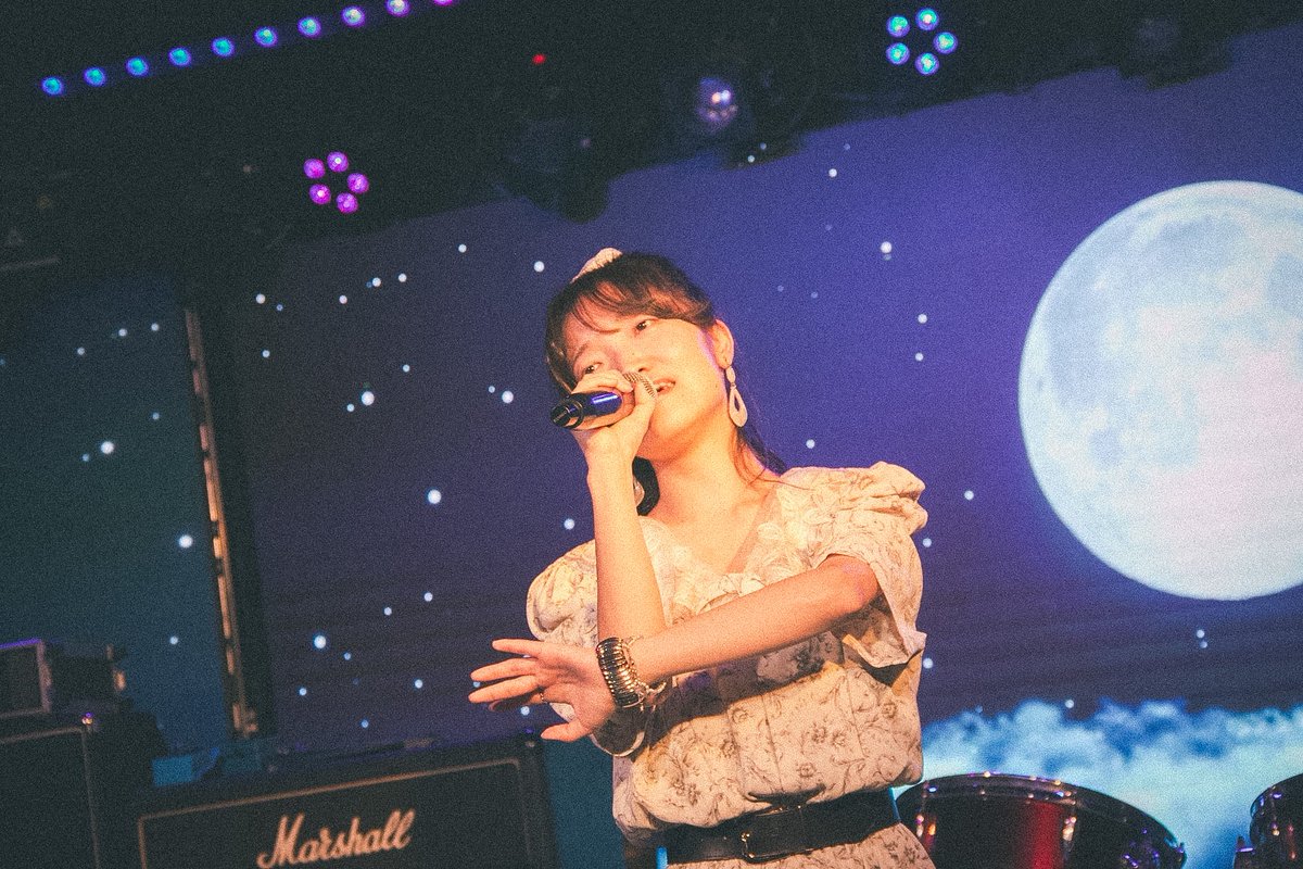 supermoon_cupid's tweet photo. 中秋の名月🎑
今年はまだ満月ではないので先日のライブの写真を🌕 https://t.co/oBsXCrL4YI