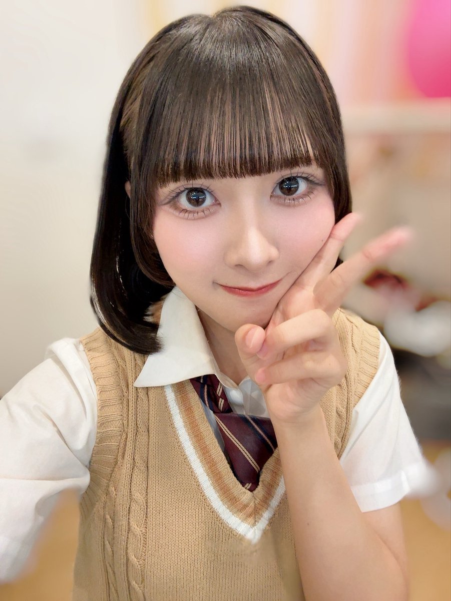 SKE48_13kisei_'s tweet photo. こんばんは！❤️💚🤍
13期研究生の
りんかこと、#宮本倫花 です👁👁⚡️

#可能性こそが未来 公演ありがとうございました！

ユニットは、Glory days でした！💛🩶

りんかちゃんは、キラキラしてましたか？
りさにゃ(T ^ T)🪽

#SKE48 #13期研究生 https://t.co/1LJHAfqeky