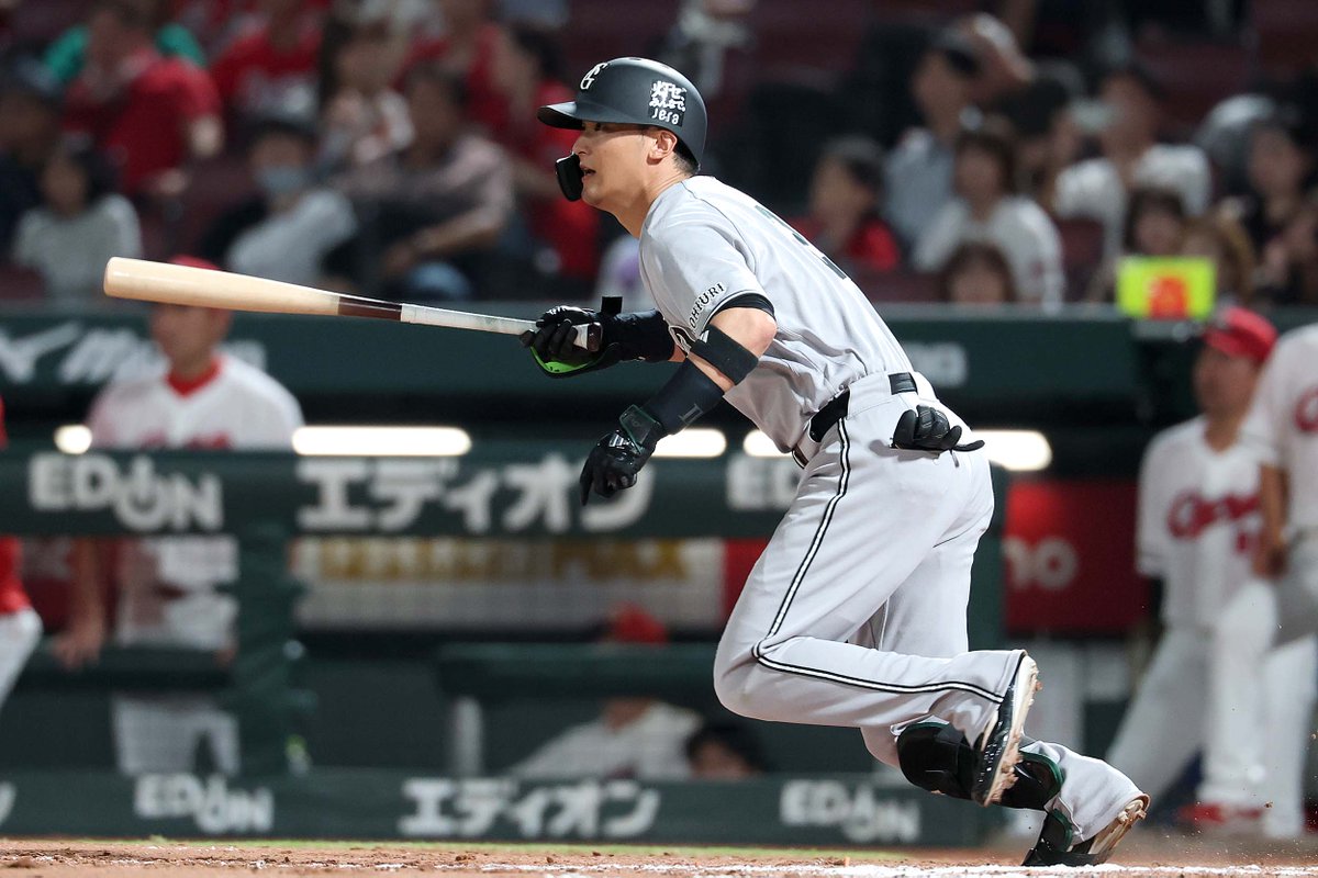 TokyoGiants's tweet photo. 【試合終了】巨人 2-3 広島

#吉川尚輝 選手、代打の #坂本勇人 選手がヒットを放ち、2死一・三塁から、#泉口友汰 選手の内野安打で1点返すも、反撃及ばず試合終了。 https://t.co/ldFE7Vkx3M