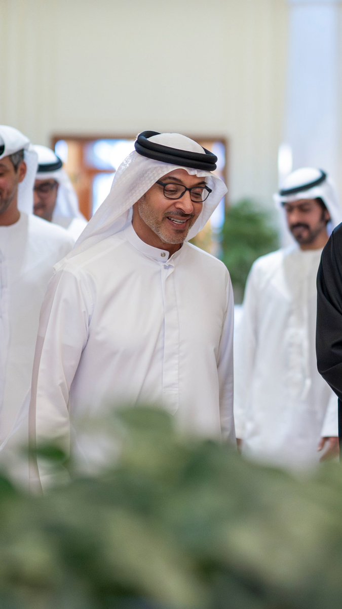 alainliving's tweet photo. هزاع بن زايد يستقبل خالد بن محمد بن زايد بمحل إقامته في منطقة العين؛ حيث تناول اللقاء الموضوعات المتعلقة بشؤون الوطن والمواطن ودعم مسيرة التنمية الشاملة التي تشهدها الدولة. https://t.co/8iDUIbJEUI