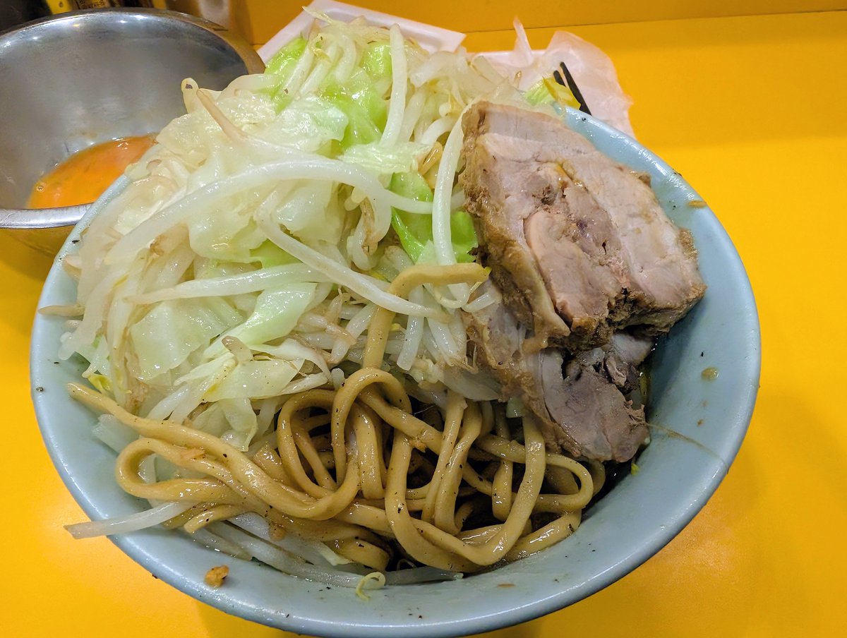 divers0777's tweet photo. 野猿二郎
納豆ドクロうすめ 生たまご
アッキーお疲れモードなのかノーコールで出てきたよ
納豆と麺は食べにくいけどネバーギブアップの気持ちで食べきる
うまかったーごちそうさまでした

19時45分着
数分待ちで着席 https://t.co/o6qB6VSaWv