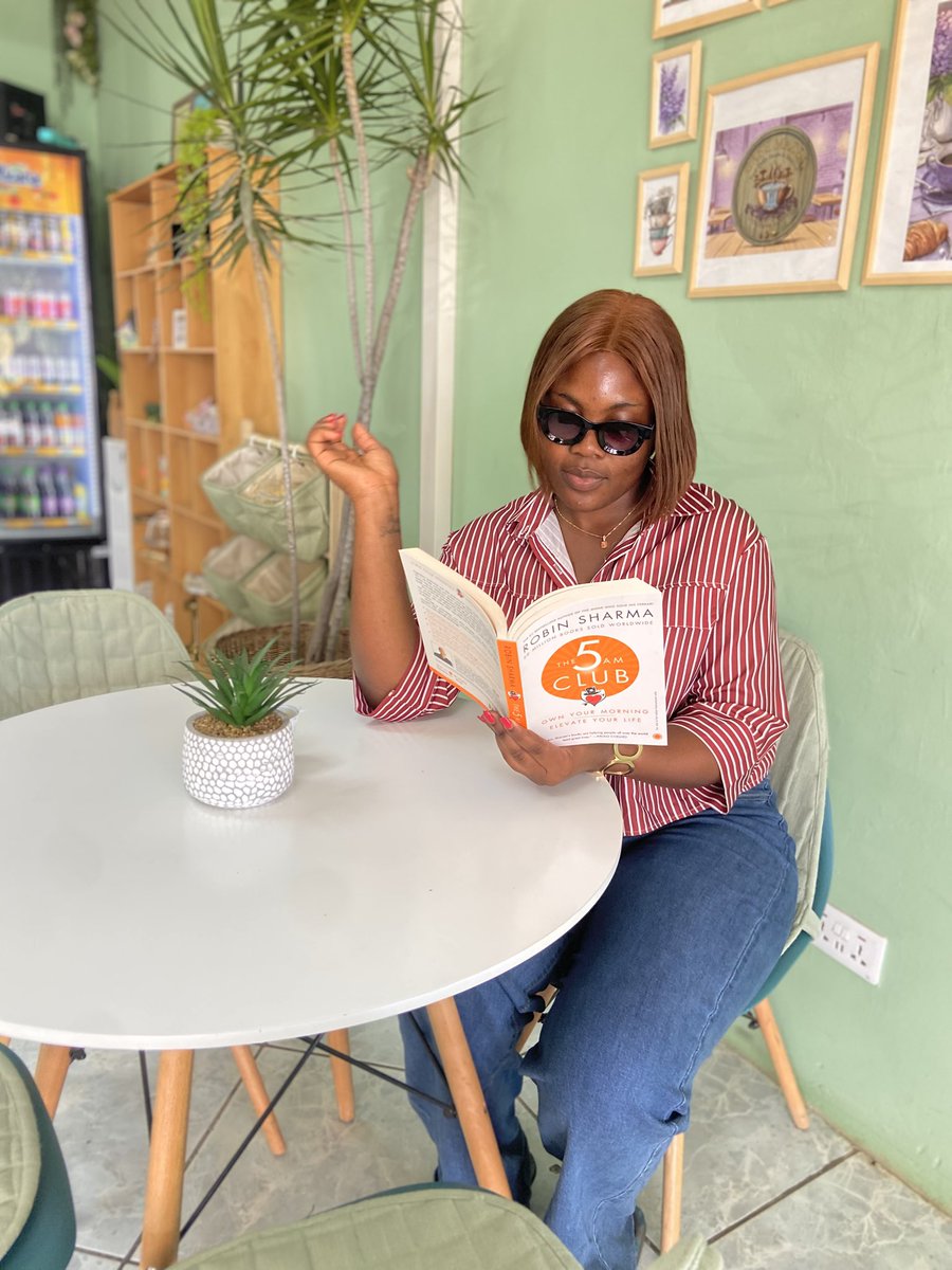 MeizierMuyenga1's tweet photo. Sometimes a hot afternoon with a new book is exactly what you need. And yes ,I do need four drinks!!!
#newbook #the5amclub #soloreadingdate #bookdate https://t.co/ZnIx9d6xHg