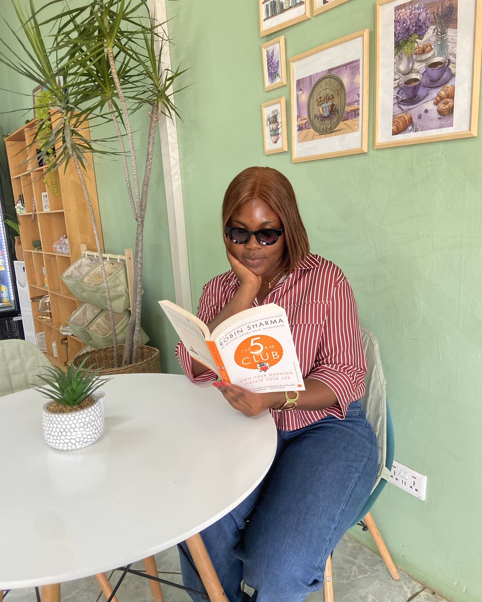 MeizierMuyenga1's tweet photo. Sometimes a hot afternoon with a new book is exactly what you need. And yes ,I do need four drinks!!!
#newbook #the5amclub #soloreadingdate #bookdate https://t.co/ZnIx9d6xHg