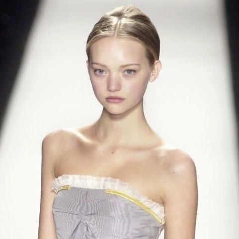 _roxanna11's tweet photo. one day i’ll have a straight posture alongside prominent collarbones &amp; ribs, and i MEAN IT. https://t.co/ETl3AXjTT6