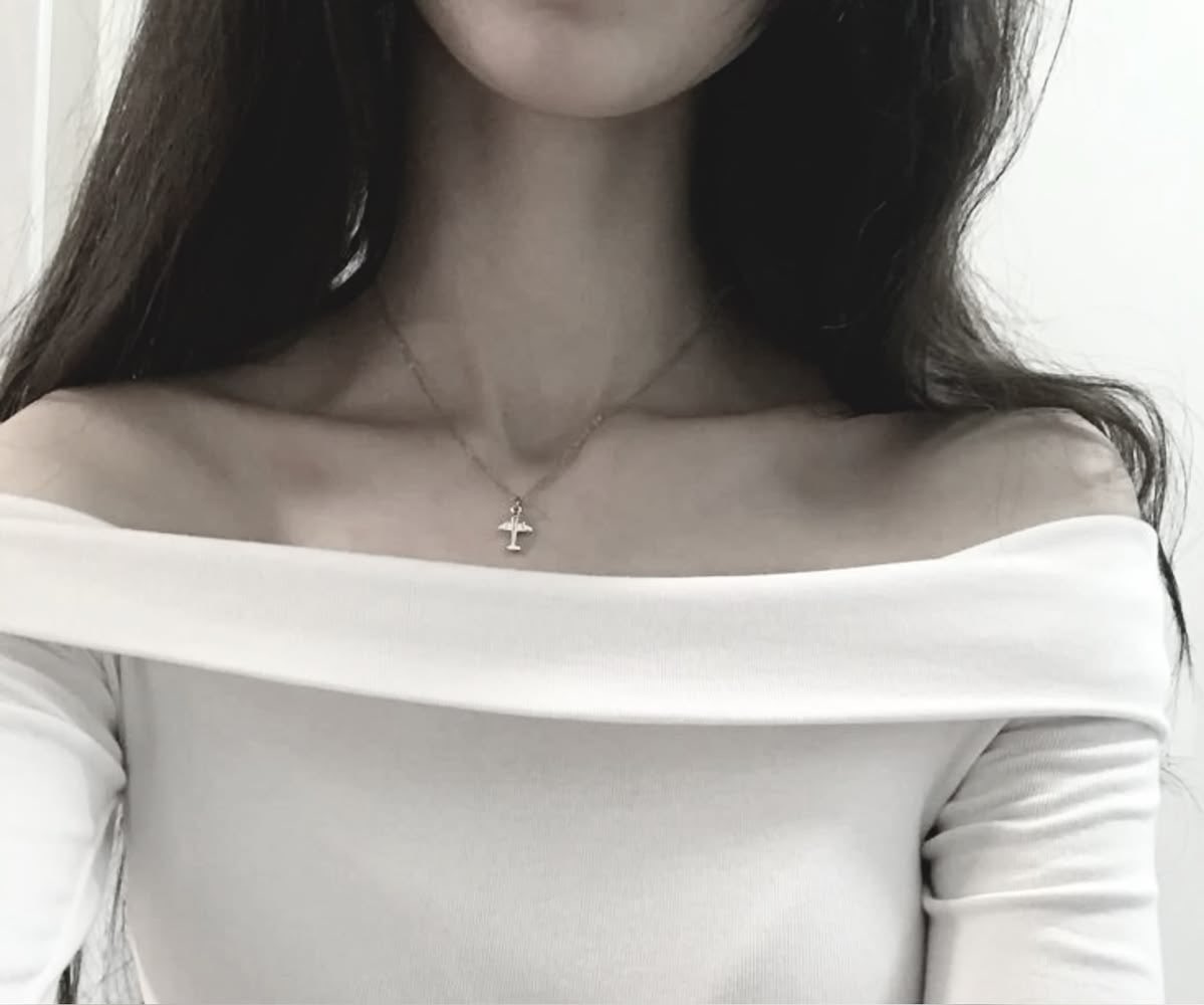 _roxanna11's tweet photo. one day i’ll have a straight posture alongside prominent collarbones &amp; ribs, and i MEAN IT. https://t.co/ETl3AXjTT6