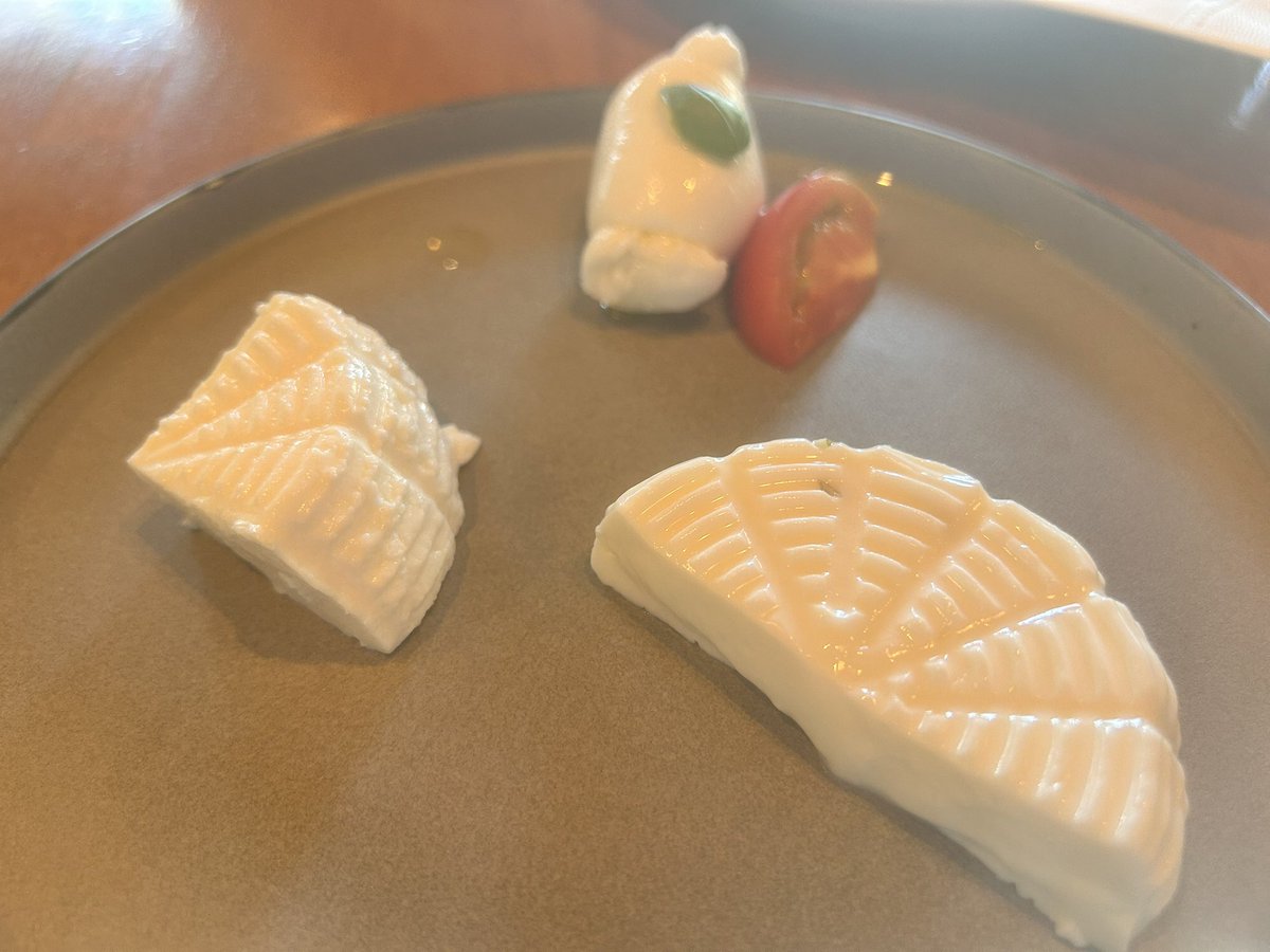 oh__star__'s tweet photo. なんで君たちは美味しくなさそうなの？
なんで縦になるの？ https://t.co/GjuhdoKXJl