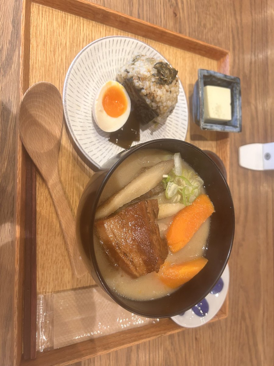 oh__star__'s tweet photo. なんで君たちは美味しくなさそうなの？
なんで縦になるの？ https://t.co/GjuhdoKXJl