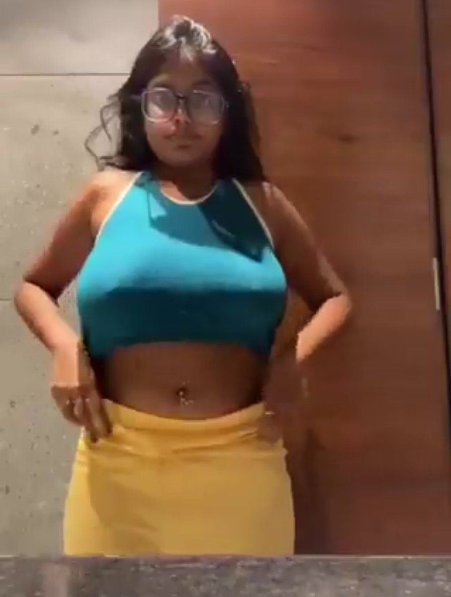 Dr_Priyanka0's tweet photo. This girl has around 1.3 million followers on Instagram and is reportedly making lakhs every month through a ₹199 subscription

But the real question isn’t about the earnings…

The real question is: who are the people paying ₹199 every month for her exclusive content?

Like, what exactly is so special about the content that people happily spend ₹199 every month, while she’s making ₹4–5 lakh sitting at home?

If any subscriber is here, please enlighten us… We genuinely want to know what’s so special behind that ₹199 subscription