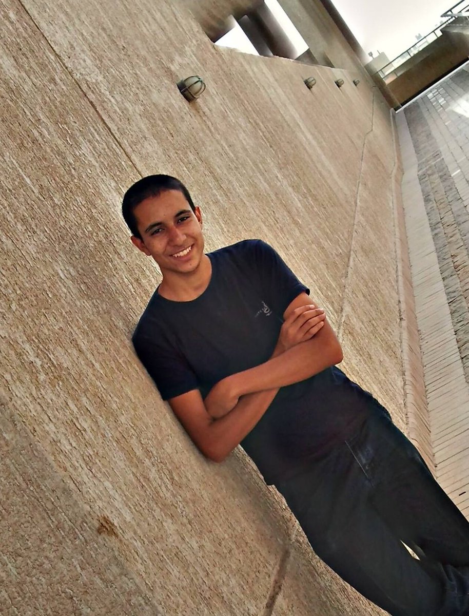 UpdateVersion22's tweet photo. محمد حسن هلال، طالب
توفى يوم 8 أبريل 2025 في مستشفى القصر العيني، بعد ما اتنقل من محبسه في سجن بدر 3 وهو في حالة حرجة جدًا.
كان عنده إصابات بالغة نتيجة تعذيب شديد و اعتداء بدني ممنهج، واتعرض خلال احتجازه للاختفاء القسري والتدوير والحرمان من الرعاية الصحية. https://t.co/leq7quxath
