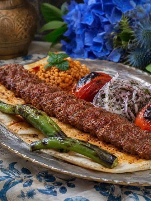 ozetgechaber's tweet photo. Fransa A Milli Takımı'nın konakladığı otelde Türk yemeklerini tercih etmediği, makarna, et, balık ve salata yediği öğrenildi.

🔸Kaldıkları otele Milli Takım dışında hiçbir müşteri alınmadı.

🔸Kocaeli Emniyet Müdürlüğü ekipleri ise otel çevresinde 24 saat boyunca nöbet tuttu. https://t.co/QBZnW6pOHv