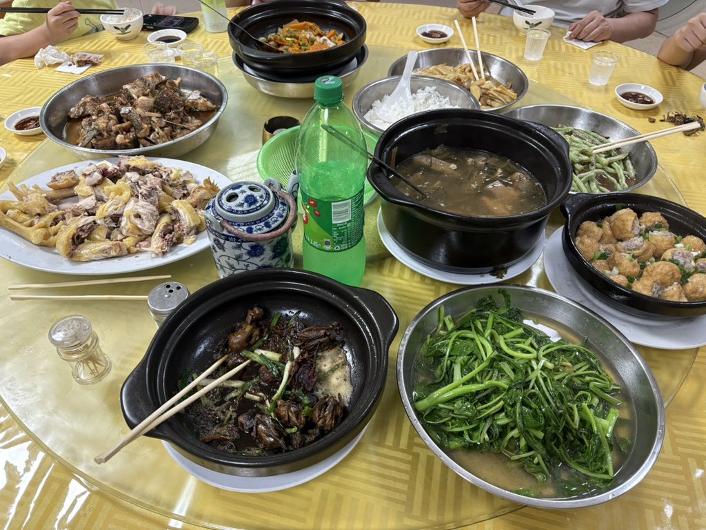 ande_mo123's tweet photo. Happy Mid-Autumn Festival https://t.co/e69FjIH8pa