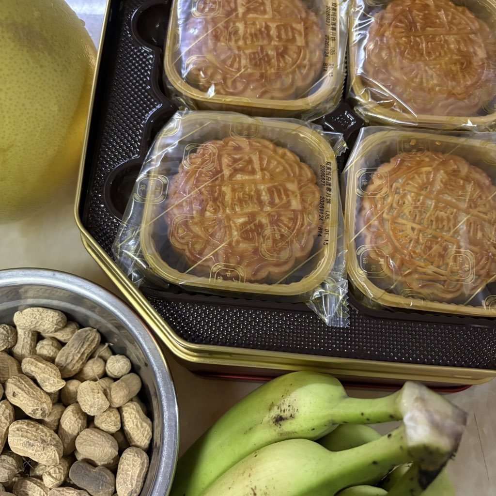 ande_mo123's tweet photo. Happy Mid-Autumn Festival https://t.co/e69FjIH8pa