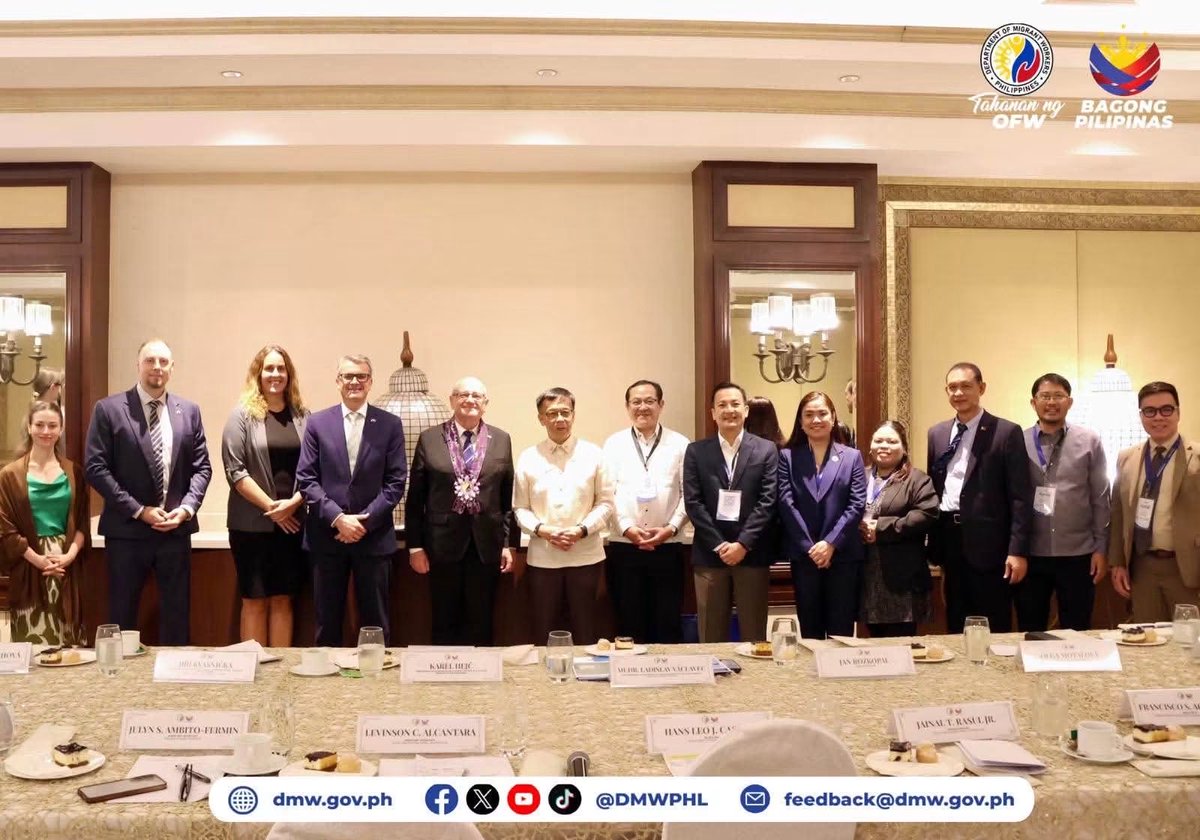 CZAmbManila's tweet photo. We work continuously with our 🇵🇭 partners on ensuring the welfare of Filipino migrant workers in the 🇨🇿. This week, VP of  the @SenatCZ Mr. Ladislav Václavec met with Sec @HansLeoCacdac of the @DMWPHL and colleagues from the @DOHgovph to assess the progress in the agenda. 
🇨🇿🤝🇵🇭 https://t.co/yKAAZMDW3g