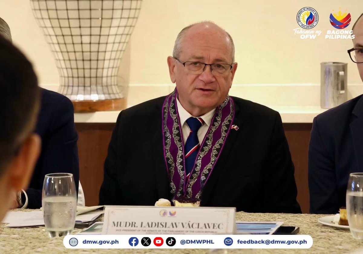 CZAmbManila's tweet photo. We work continuously with our 🇵🇭 partners on ensuring the welfare of Filipino migrant workers in the 🇨🇿. This week, VP of  the @SenatCZ Mr. Ladislav Václavec met with Sec @HansLeoCacdac of the @DMWPHL and colleagues from the @DOHgovph to assess the progress in the agenda. 
🇨🇿🤝🇵🇭 https://t.co/yKAAZMDW3g