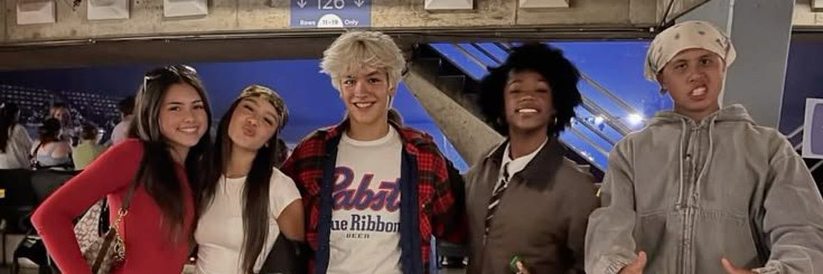 maliabakersgf's tweet photo. I mourn what should’ve been..  the Camp rock Descendants worlds collide tour with just them 🥀🥀 https://t.co/c4KqDz4NpR