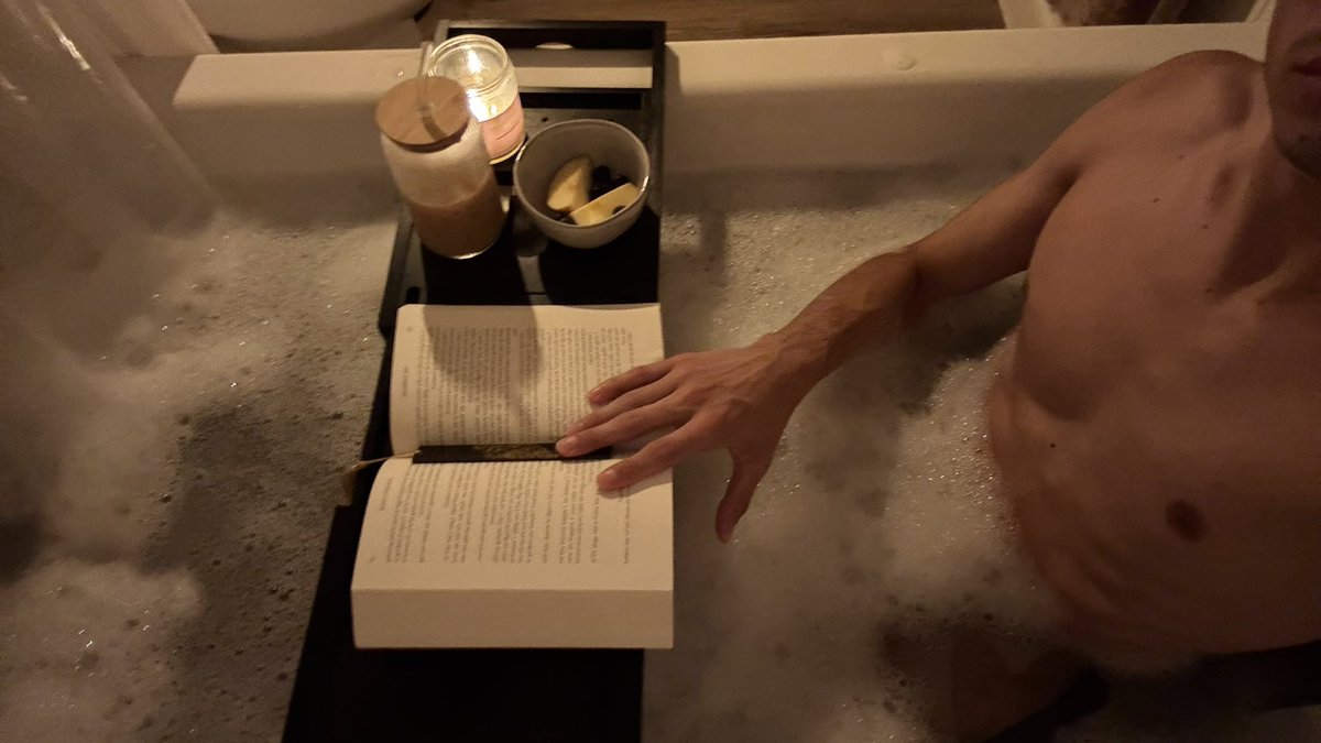 holyssaint's tweet photo. relaxing https://t.co/KkgOX21uB6