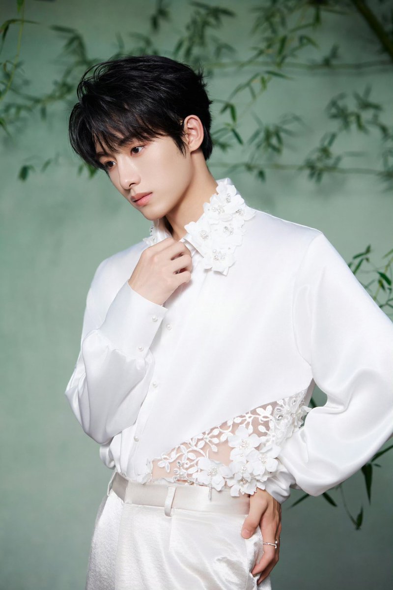 Winderland_TH's tweet photo. 260925 | WINWIN Weibo Update (1)

ออกเดินทางไปพร้อมกับดวงจันทร์ 🌕✨ คืนนี้มาฉลองเทศกาลไหว้พระจันทร์ไปด้วยกันนะ～🥮

#HunanTVMidAutumnFestival
#วินวิน #WINWIN #DongSicheng https://t.co/ZdqBo99iZN
