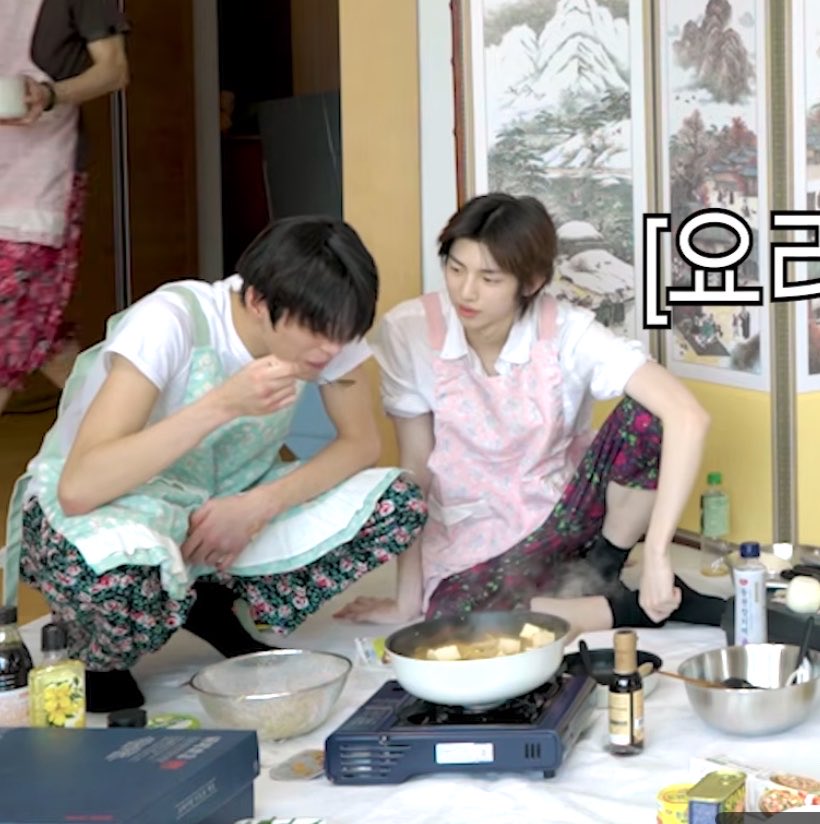 gunjooock's tweet photo. 하 눈깜빡하면 옆에와있음 
this is “아기자리” https://t.co/EnbCL2bE4l