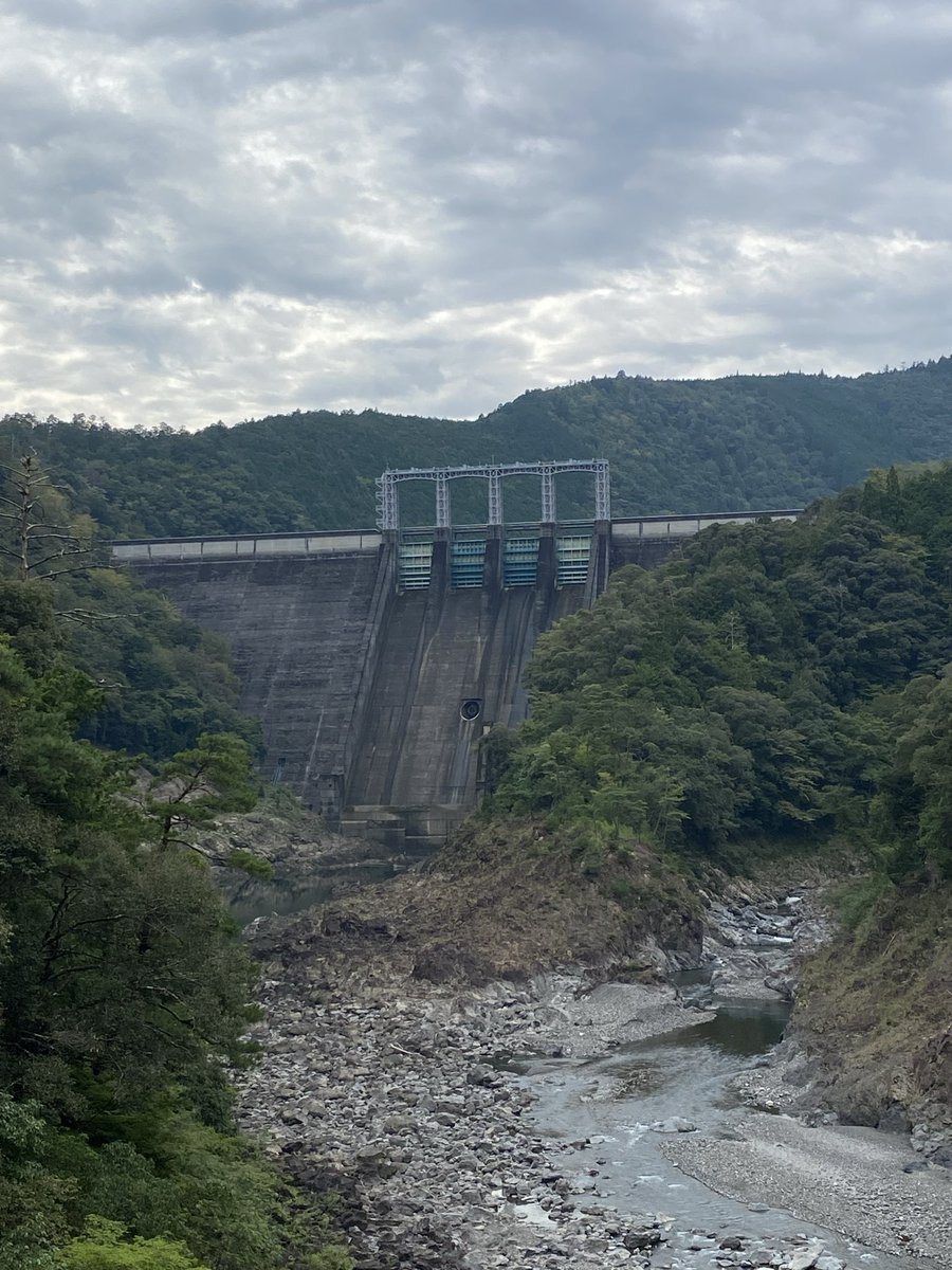 ahotari1819's tweet photo. 合計206基目、奈良県 風屋ダムにチェックイン！ #DamApp

立入禁止感があまり無いけど、、、

立ち入らせて欲しい。。 https://t.co/ooKxwuBC2O