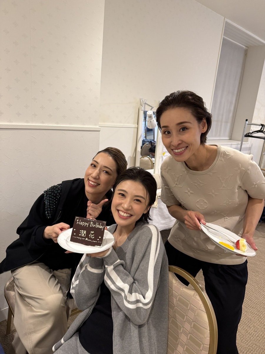 junhanaofficial's tweet photo. 奇跡のようなご縁に心からの感謝の気持ちを込めまして… https://t.co/QpTAQZTs00