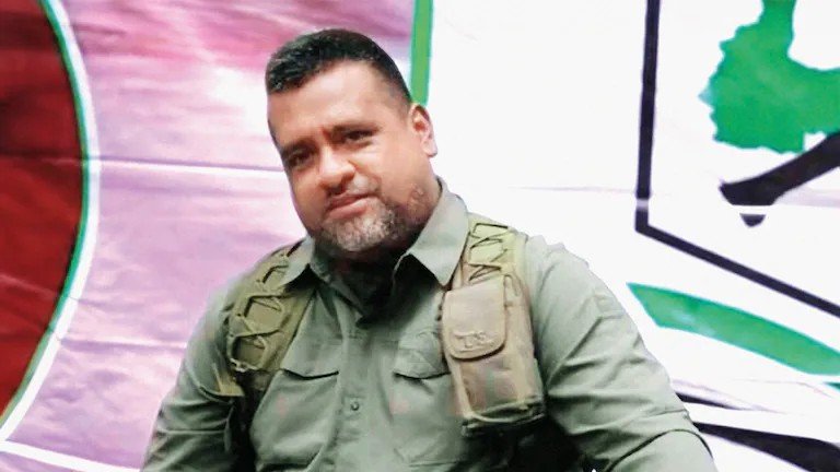 Jorge25529699's tweet photo. 🇨🇴🇺🇲🪖✒️Buen día COMPATRIOTAS!  Este " Angelito y humilde campesino" hoy dormirá en una cárcel de EEUU " Firmes por la patria"🚩 https://t.co/OBl4OvPrZb