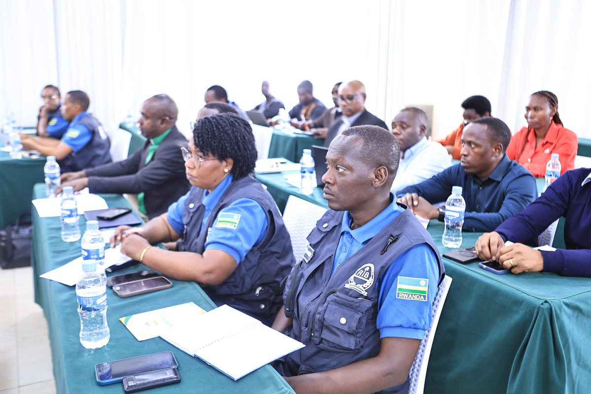 rbarwanda's tweet photo. Minisitiri w’Uburinganire n’Iterambere ry’Umuryango, Uwimana Consolée, yasabye inzego zose mu Ntara y'Amajyaruguru kurushaho gukumira no gukemura ibibazo bibangamiye umuryango barwanya ubusinzi, ibiyobyabwenge n'inzoga zitujuje ubuziranenge nk'isoko ya byinshi muri ibyo bibazo. #RBAAmakuru