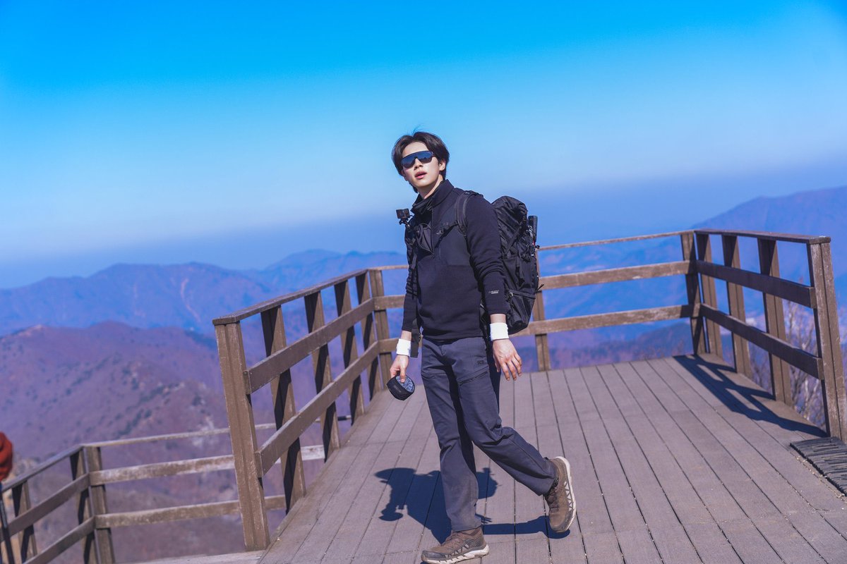 Chaemrn's tweet photo. Somewhere between the mountains and the quiet sky, I found a moment worth keeping. There is nothing to chase here—only the scenery to admire, the breeze to feel, and the silence to let gently settle around me. https://t.co/jlyGe0yd5T