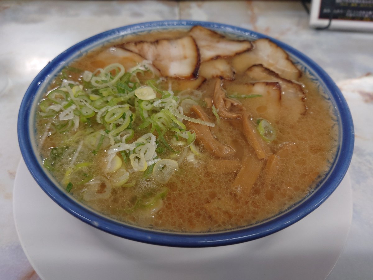 momocks33's tweet photo. 金曜なんで単車で通勤。帰りに3号流してラーメンキメた https://t.co/lQH77eFXug
