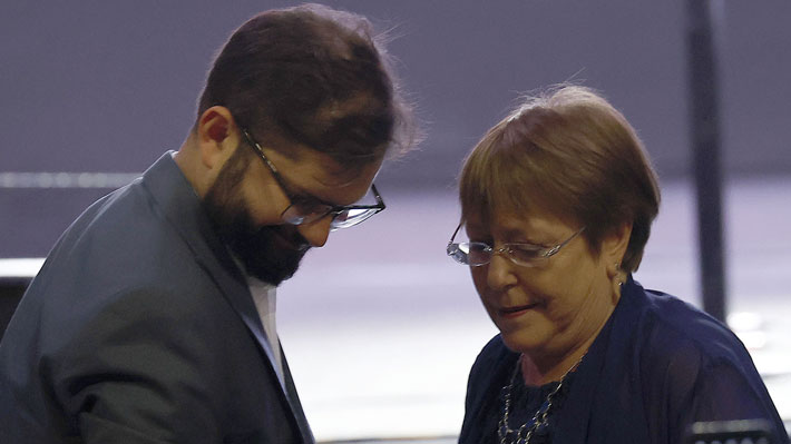 La_Segunda's tweet photo. Hoy en La Segunda: ⚡️SONDEO RELÁMPAGO⚡️
Tras la inédita declaración conjunta de los expesidentes Boric y Bachelet pidiendo reconsiderar la permanencia de Chile en el Escudo de las Américas, ¿quién le parece que es el mejor líder de la oposición?
Puedes votar sin estar suscrito y darnos tu opinión en 👉https://t.co/O4I9zAHMVE