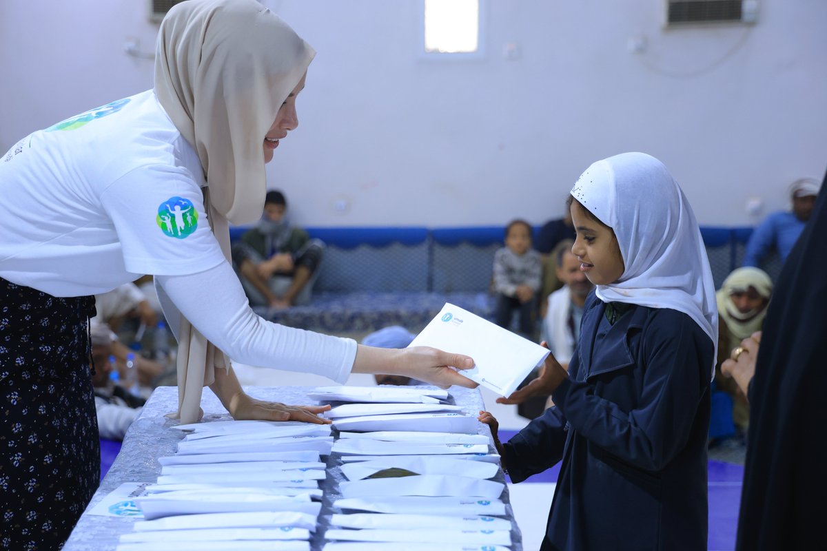 NasSocial_ar's tweet photo. 🤲 Yemen’de 203 Kişiye Zekât Desteği

Umuda Koşanlar Derneği desteğiyle Marib ve Hadramut’ta 203 kişiye zekât yardımı ulaştırıldı. Projeyle ihtiyaç sahiplerinin ekonomik yüklerinin hafifletilmesine katkı sağlandı. 💙

#Yemen #Zekât #İnsaniYardım https://t.co/pUXT7QqN5M