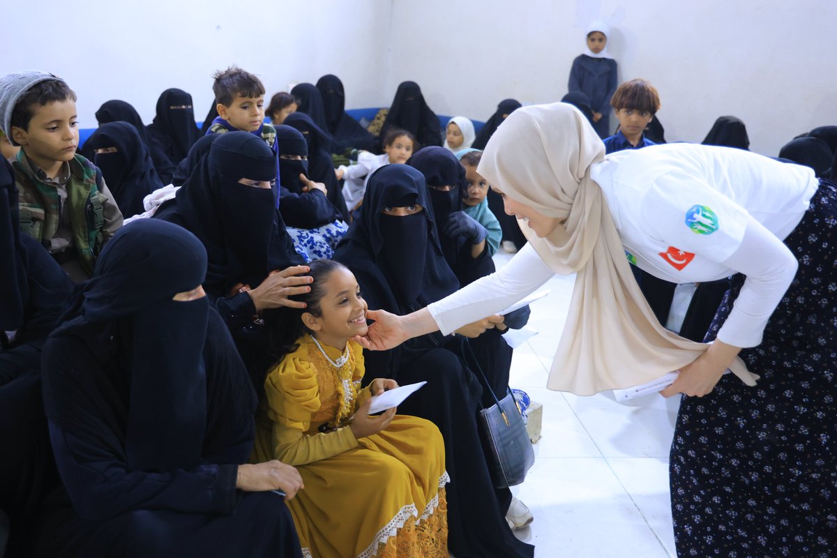 NasSocial_ar's tweet photo. 🤲 Yemen’de 203 Kişiye Zekât Desteği

Umuda Koşanlar Derneği desteğiyle Marib ve Hadramut’ta 203 kişiye zekât yardımı ulaştırıldı. Projeyle ihtiyaç sahiplerinin ekonomik yüklerinin hafifletilmesine katkı sağlandı. 💙

#Yemen #Zekât #İnsaniYardım https://t.co/pUXT7QqN5M