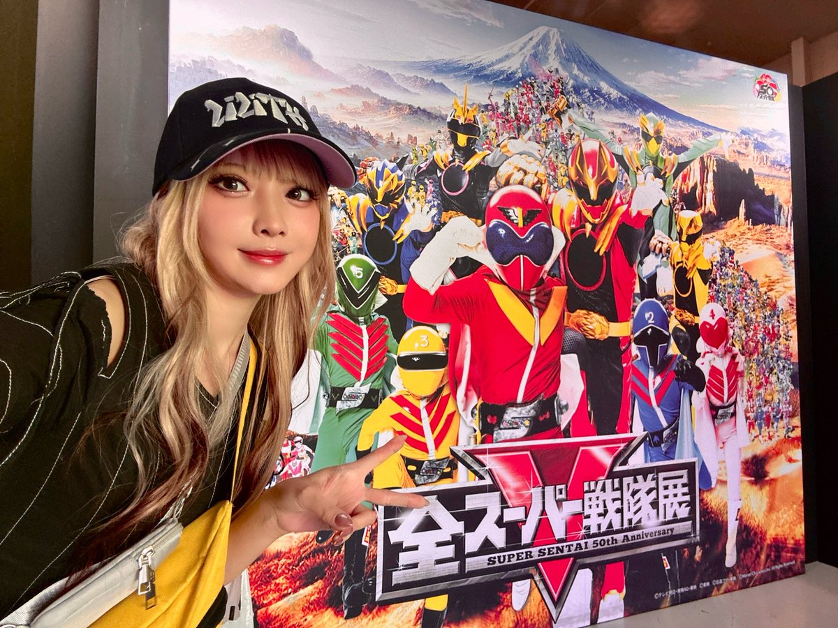 Kasyou3roshieru's tweet photo. 『全スーパー戦隊展』を見るために大阪ひらかたパークへ⚡️
　
スーツ、衣装、ロボ、ミニチュア、敵キャラ…
50年の歴史はあまりにも濃い。感動…!!!
　
撮影スポットもあって胸熱🔥
戦隊ってやっぱり最高だな🫶✨ https://t.co/5Ht57Zg3DA