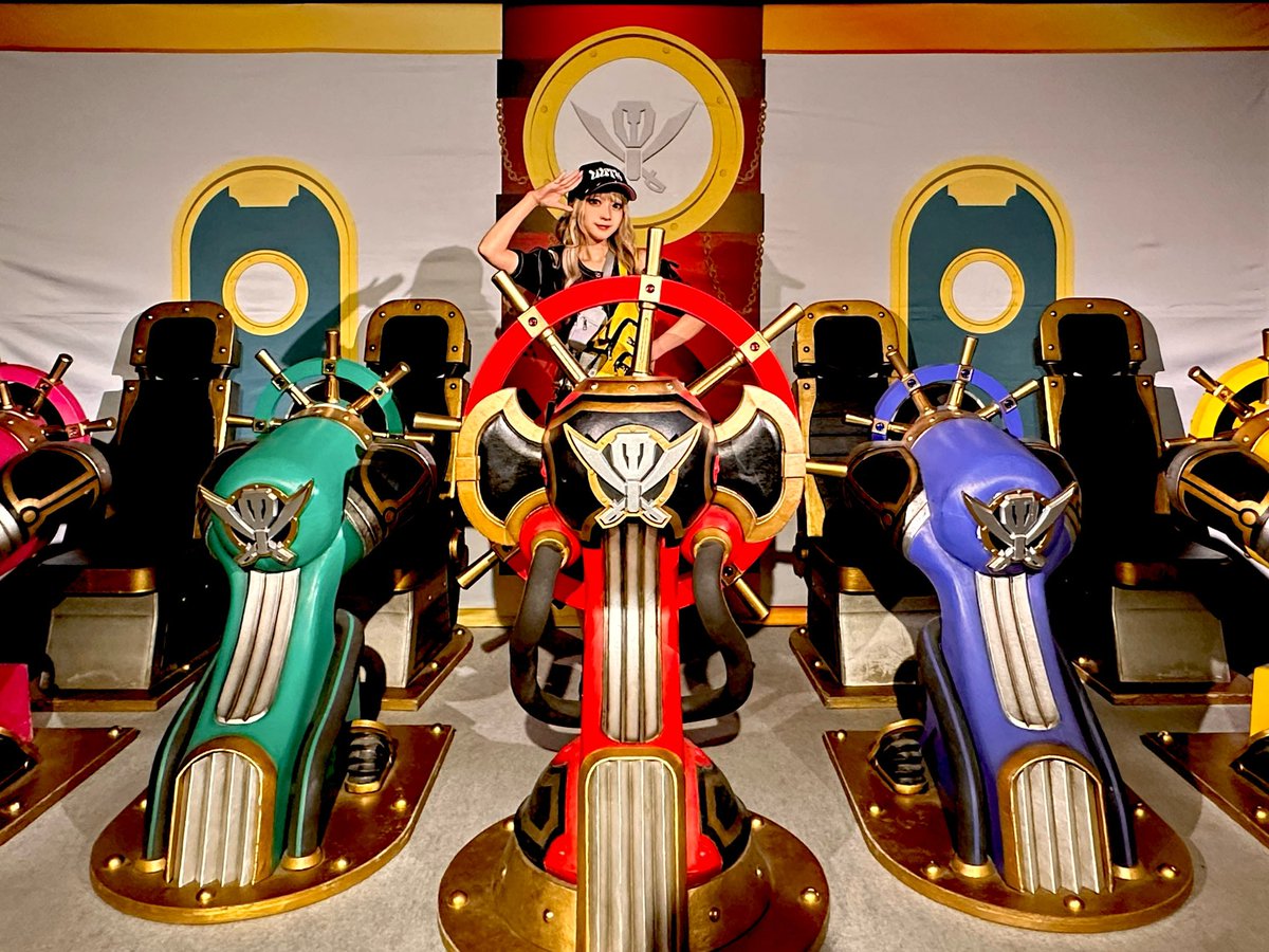 Kasyou3roshieru's tweet photo. 『全スーパー戦隊展』を見るために大阪ひらかたパークへ⚡️
　
スーツ、衣装、ロボ、ミニチュア、敵キャラ…
50年の歴史はあまりにも濃い。感動…!!!
　
撮影スポットもあって胸熱🔥
戦隊ってやっぱり最高だな🫶✨ https://t.co/5Ht57Zg3DA