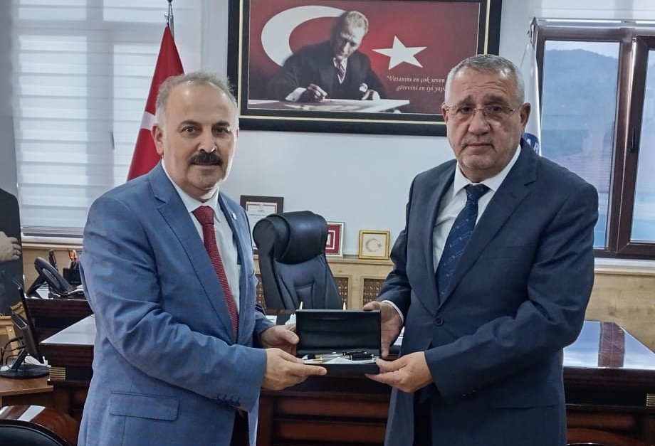 EnsarVakfi's tweet photo. 🔵 Ensar Vakfı Heyetinden Başkan Dayıoğlu'na Ziyaret

Ensar Vakfı Mütevelli Heyeti Başkanı Dr. Şener Ağaç, Ensar Vakfı Amasya Şubesi yönetimiyle birlikte Ziyaret Belediye Başkanı Ahmet Kemal Dayıoğlu'nu makamında ziyaret etti. 👇

🔗 https://t.co/49zFF9Uhwn #EnsarVakfı #Amasya | @ss_ener
