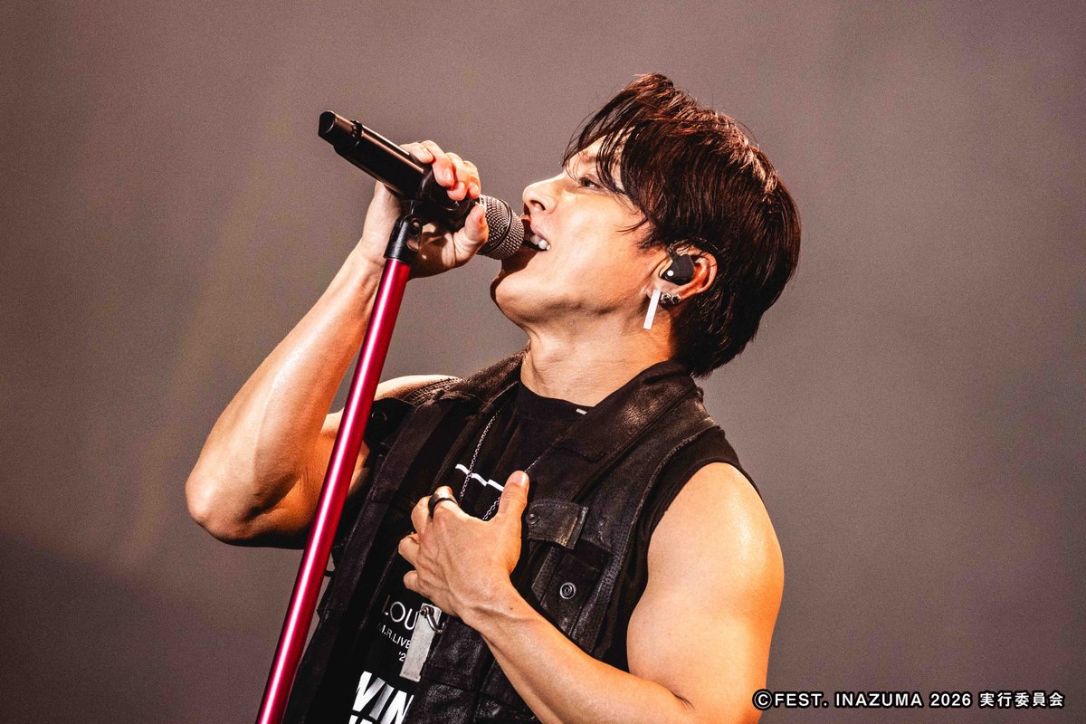 FEST_INAZUMA's tweet photo. ⚡雷神STAGE⚡
T.M.Revolution
https://t.co/a5ahZW4s52

▼SET LIST
01 HEAT CAPACITY
02 臍淑女 -ヴィーナス-
03 Summer Blizzard
04 HIGH PRESSURE
05 WILD RUSH

#フェストイナズマ 
@TMR_TNNK_STAFF #TMRevolution https://t.co/BEH5jthq96