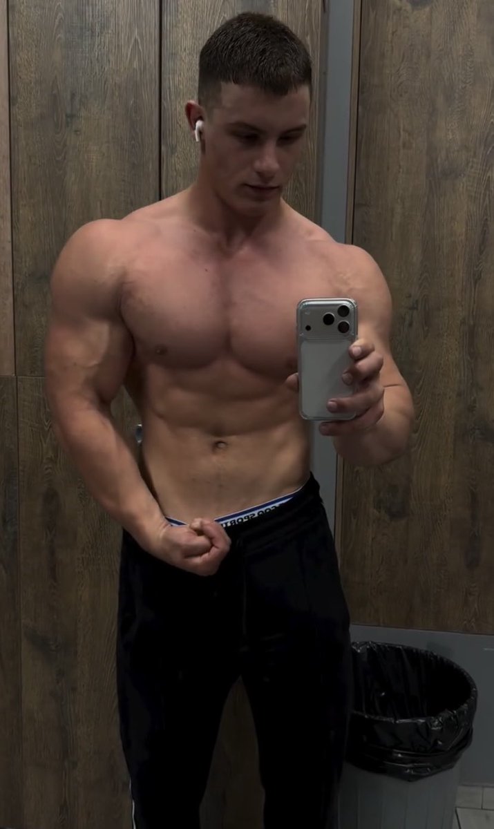 WhitCashmaster's tweet photo. Get weak and submit #MuscleAlpha #VascularPhysique #Bodybuilding #paypig https://t.co/0qwkN3ZPRy