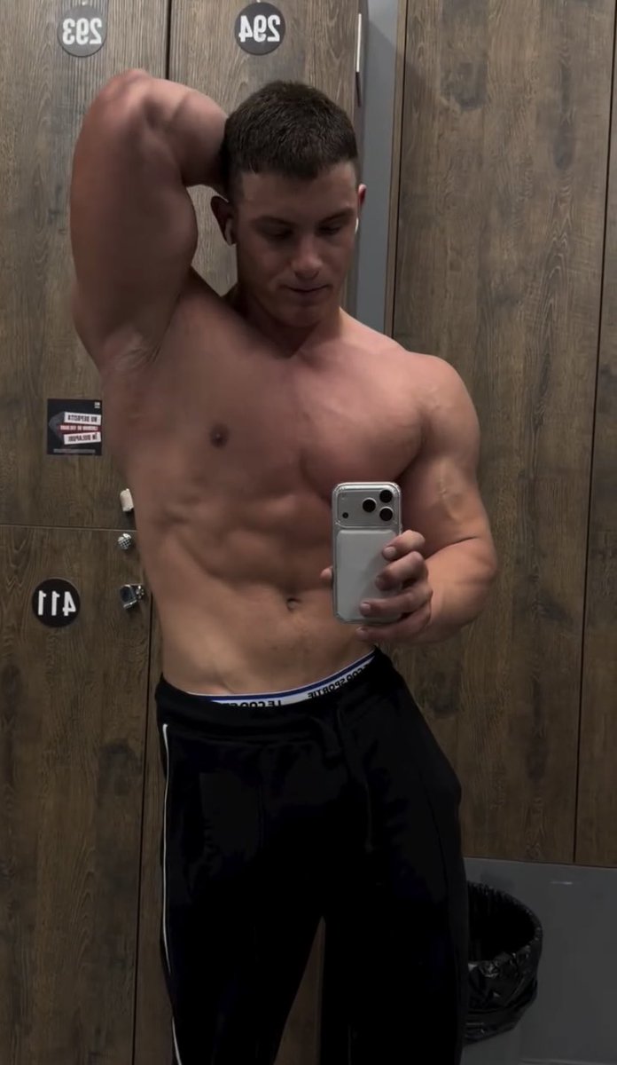 WhitCashmaster's tweet photo. Get weak and submit #MuscleAlpha #VascularPhysique #Bodybuilding #paypig https://t.co/0qwkN3ZPRy