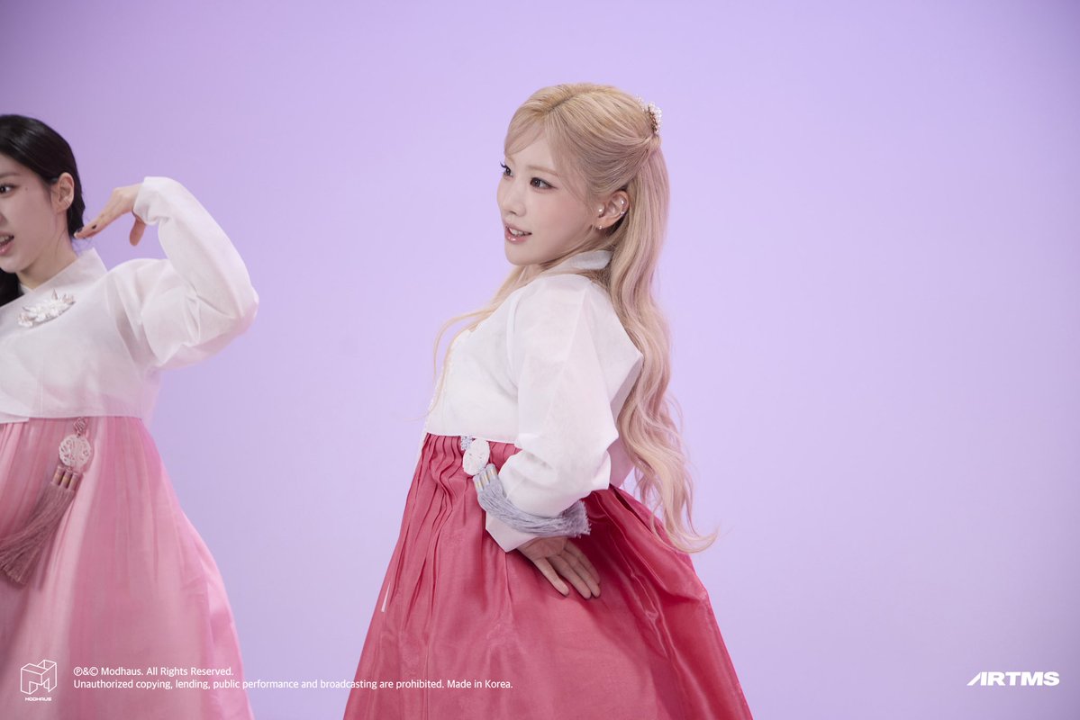 kimlipmedia's tweet photo. Pixel Memory Special Video 포토 비하인드 
#김립 #KimLip https://t.co/UvG0VfKgKh