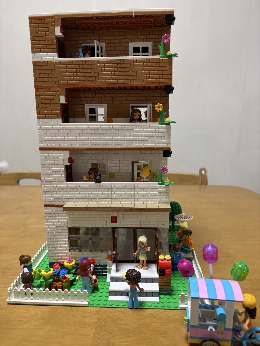 LEGOmamiOsaka's tweet photo. #レゴフレンズ　
#ＬＥＧＯフレンズ
#LEGO
#レゴ
#団地
#お家つくるのん好き
#実家
#LEGOHOME
#レゴホーム
#LEGO好き
#レゴ好き
#孫とLEGO
#AI作品をいつかは超えたい💪 https://t.co/v2uJgk1kim