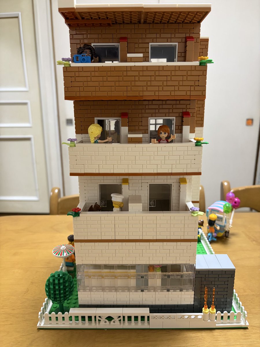 LEGOmamiOsaka's tweet photo. #レゴフレンズ　
#ＬＥＧＯフレンズ
#LEGO
#レゴ
#団地
#お家つくるのん好き
#実家
#LEGOHOME
#レゴホーム
#LEGO好き
#レゴ好き
#孫とLEGO
#AI作品をいつかは超えたい💪 https://t.co/v2uJgk1kim