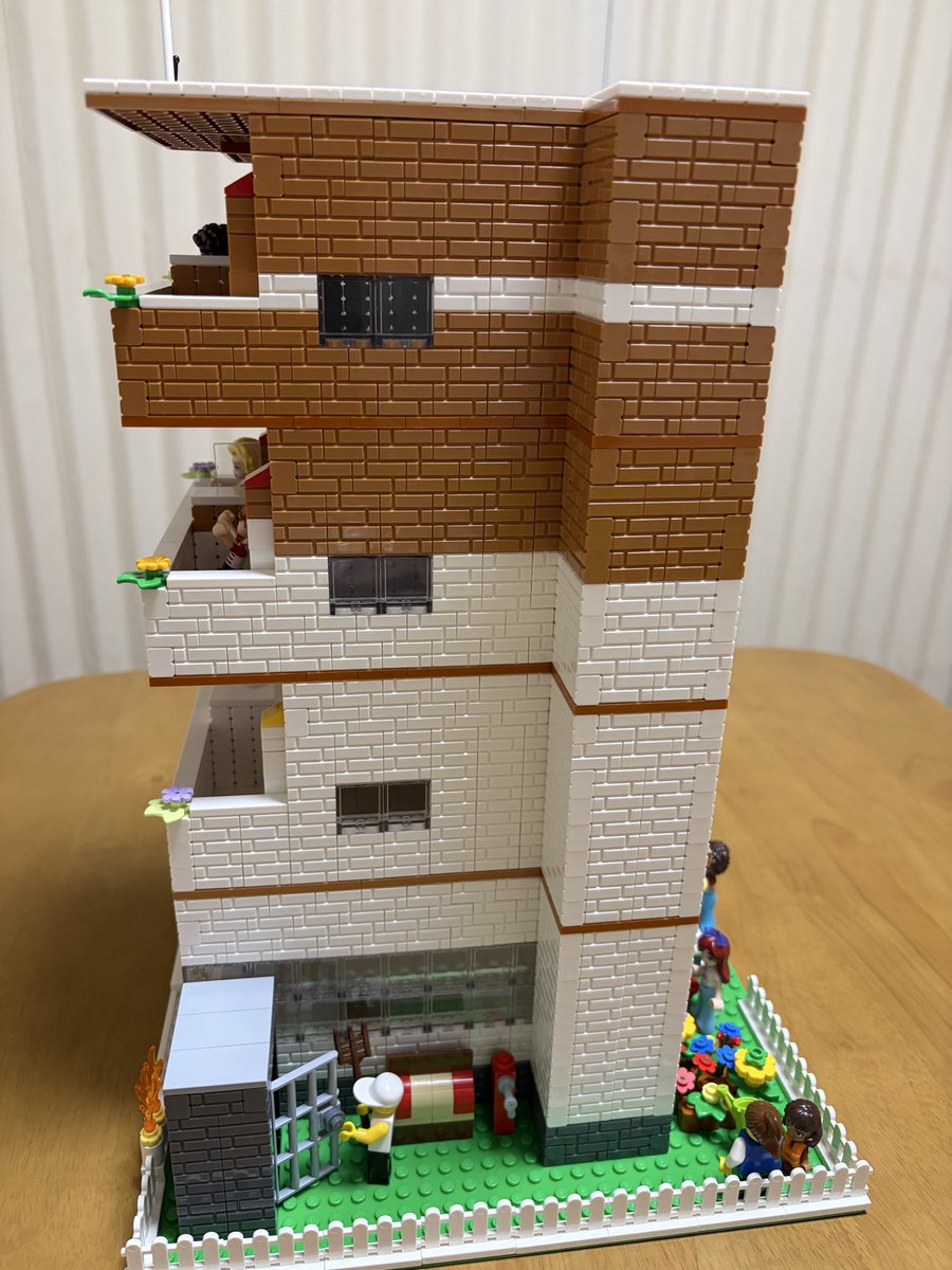 LEGOmamiOsaka's tweet photo. #レゴフレンズ　
#ＬＥＧＯフレンズ
#LEGO
#レゴ
#団地
#お家つくるのん好き
#実家
#LEGOHOME
#レゴホーム
#LEGO好き
#レゴ好き
#孫とLEGO
#AI作品をいつかは超えたい💪 https://t.co/v2uJgk1kim