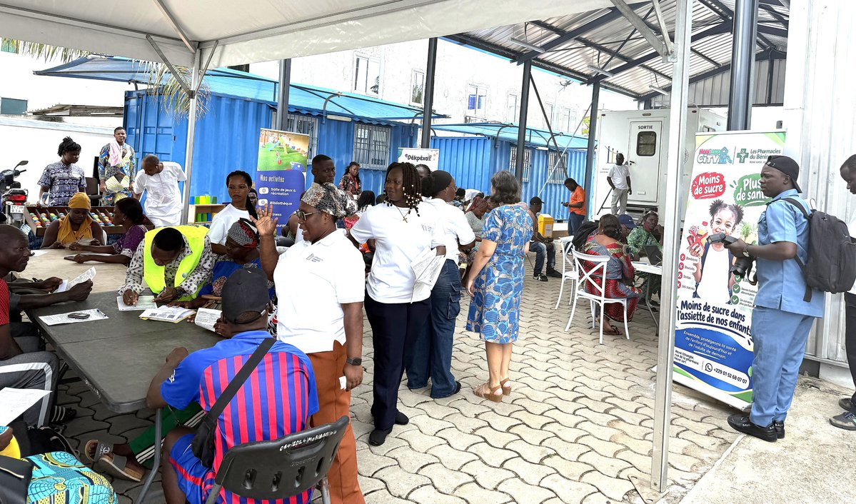 UNBenin's tweet photo. Sous le leadership de @aminatousar, le personnel de @UNBenin s’est mobilisé ce jour aux côtés de la #FondationClaudineTalon dans le cadre de son initiative #DonDeSang. Fidèle à son engagement, @aminatousar a montré l’exemple en participant elle-même à cette action de solidarité. https://t.co/h9apMJYPgr