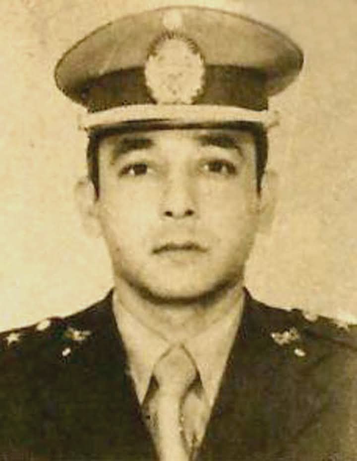famicaidosmalvi's tweet photo. El día 25 de Setiembre de 1952 nacía en Entre Ríos el Héroe Julio Ricardo SANCHEZ Caído durante el Conflicto del Atlántico Sur de 1982.
Al cumplirse un nuevo aniversario de su natalicio lo recordamos y le enviamos un abrazo fraterno a su familia.
¡Besos al cielo a nuestro Héroe! https://t.co/B1dTivp5Ar