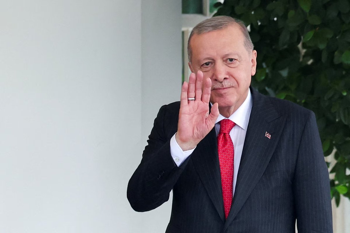 clashreport's tweet photo. Turkish President Erdogan on Israel:

Recently, a misguided narrative aimed at portraying Türkiye as a new source of threat has been fueled in Israel. We consider this rhetoric to be linked to Israel’s domestic political dynamics and the electoral climate.

Türkiye has no hostility toward the Israeli people or toward any other society. 

What we oppose are policies that we consider contrary to international law and steps that deepen instability in our region.

Source: Newsweek