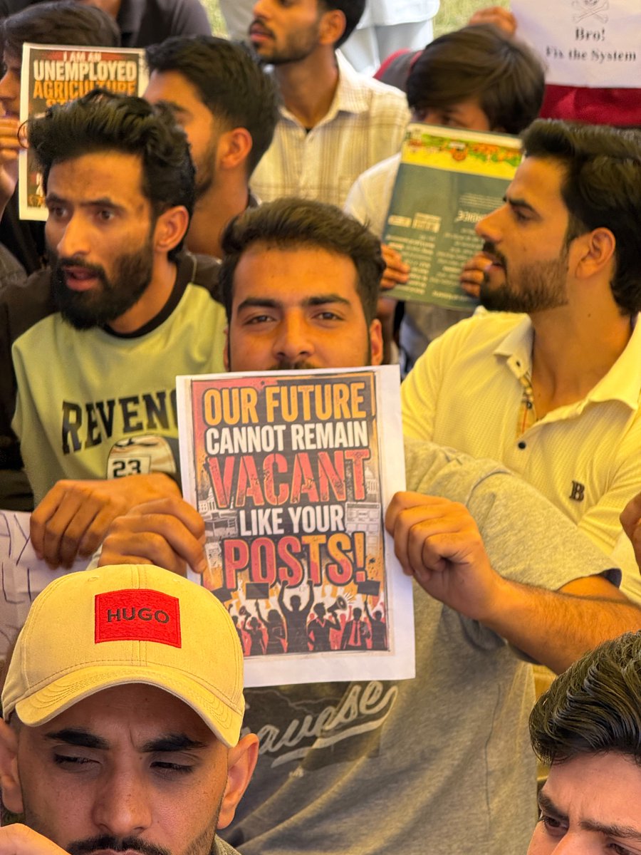 UAGA_JK's tweet photo. Our degrees cannot be allowed to become certificates of unemployment. 
Day 5. @JavedDar_NC @CM_JnK @OfficeOfLGJandK @diprjk https://t.co/r6XpmJaVef